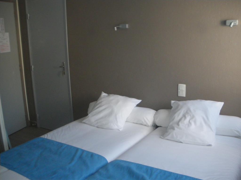 Hotel Du Port Concarneau Ruang foto