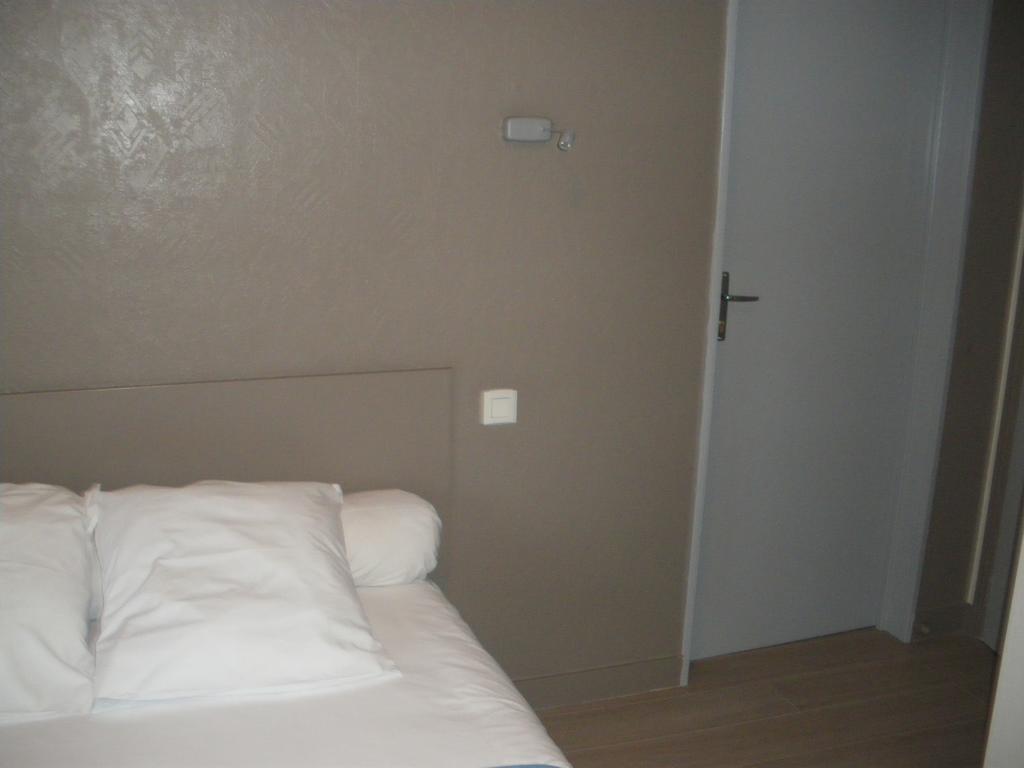 Hotel Du Port Concarneau Bagian luar foto